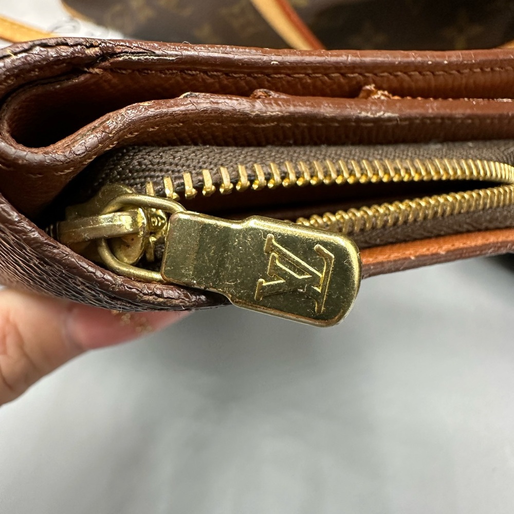 Louis Vuitton • Porte Papier Zippe Bifold Wallet - Picture 9 of 10